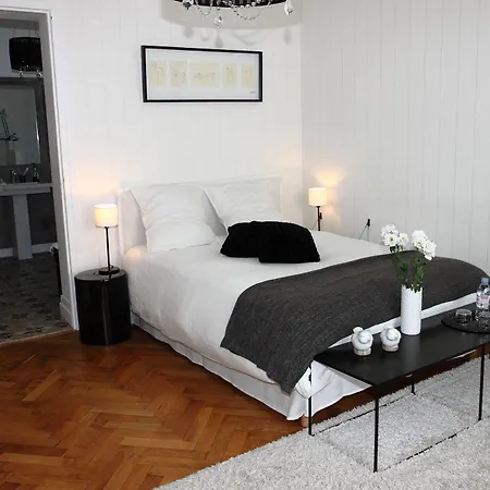 Couette-café Les Matins Bleus 4*
