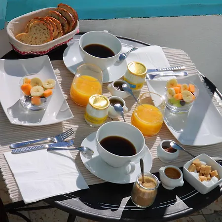 Couette-café Les Matins Bleus 4*