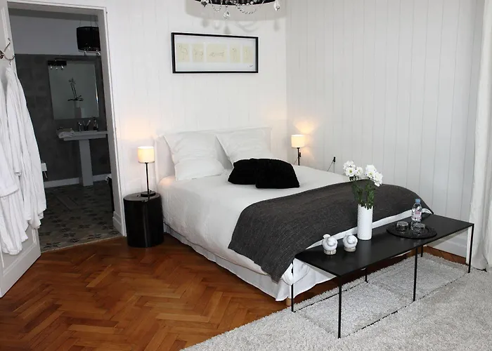 Couette-café Les Matins Bleus 4*