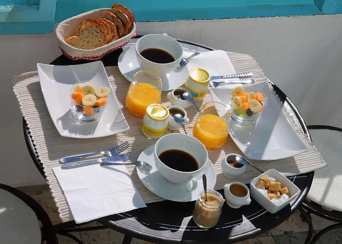 Couette-café Les Matins Bleus 4*