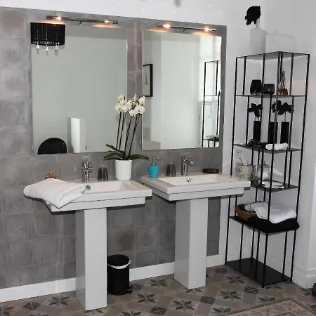 Les Matins Bleus Bed & Breakfast 4*